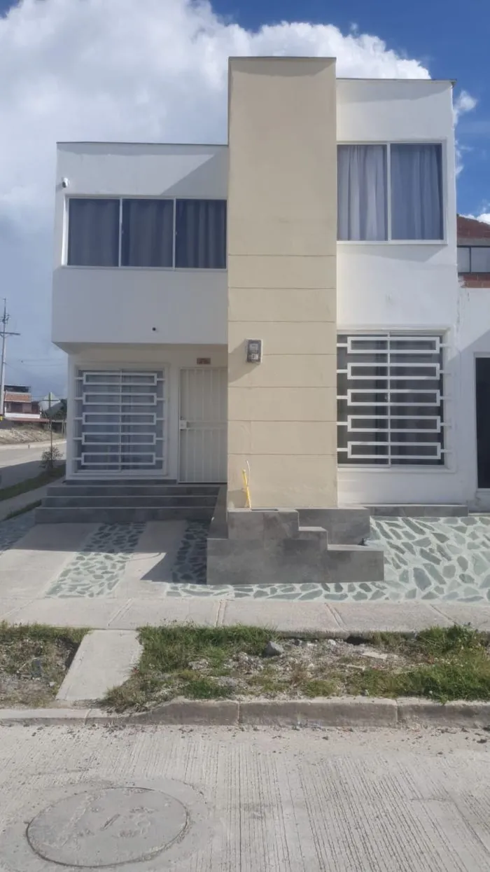 Ejemplo real de vivienda ampliada a dos pisos en Los Sauces
